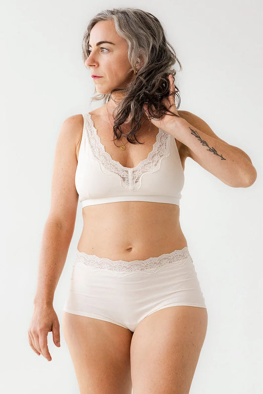 Salua Highwaisted Panty with Lace Edge